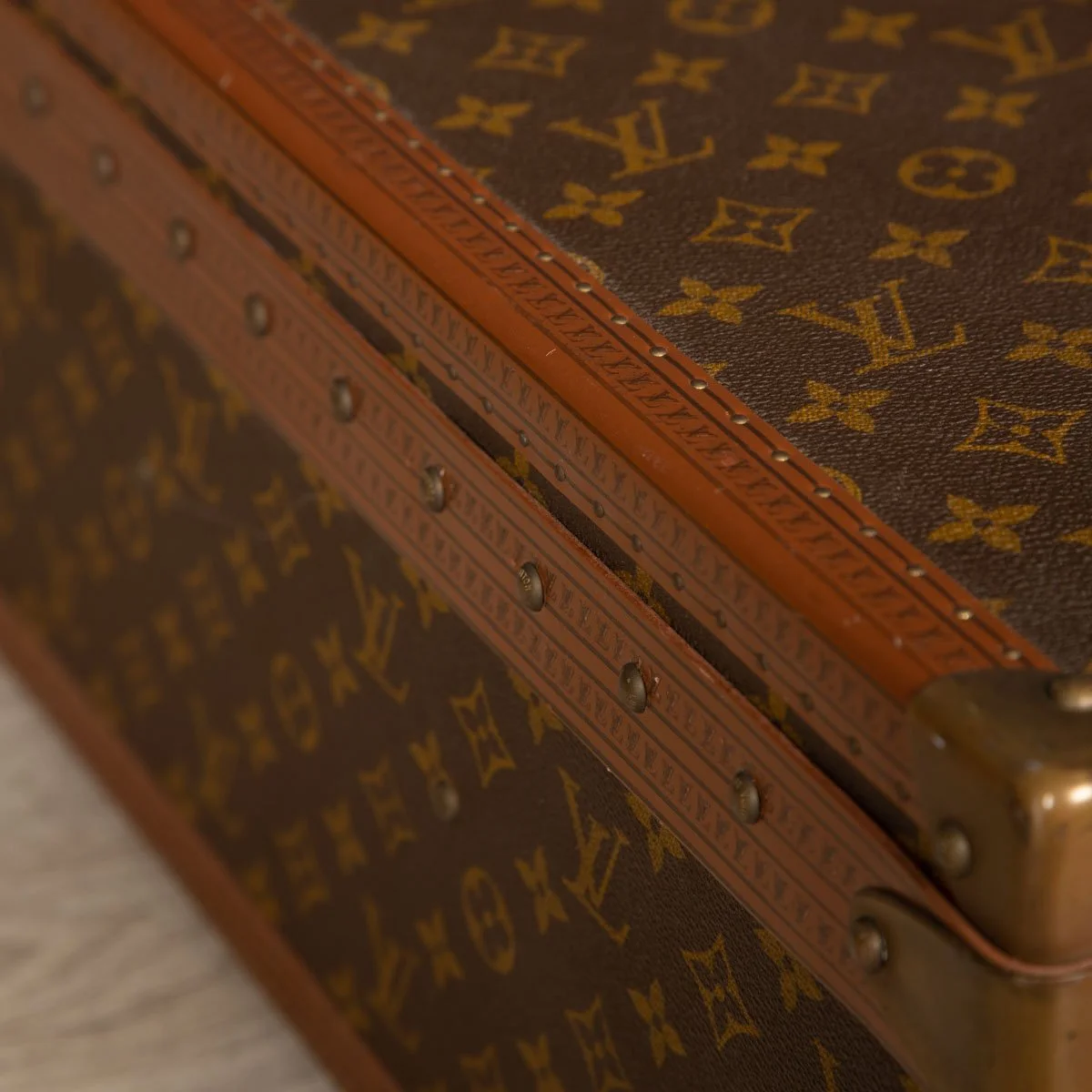 PUSHKIN ANTIQUES - LOUIS VUITTON SUITCASE IN MONOGRAM CANVAS, PARIS c.1970 3 - 28.jpg