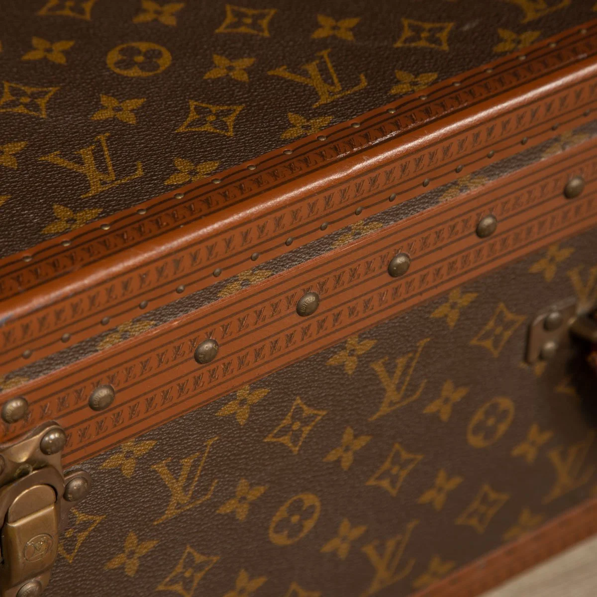 PUSHKIN ANTIQUES - LOUIS VUITTON SUITCASE IN MONOGRAM CANVAS, PARIS c.1970 3 - 30.jpg
