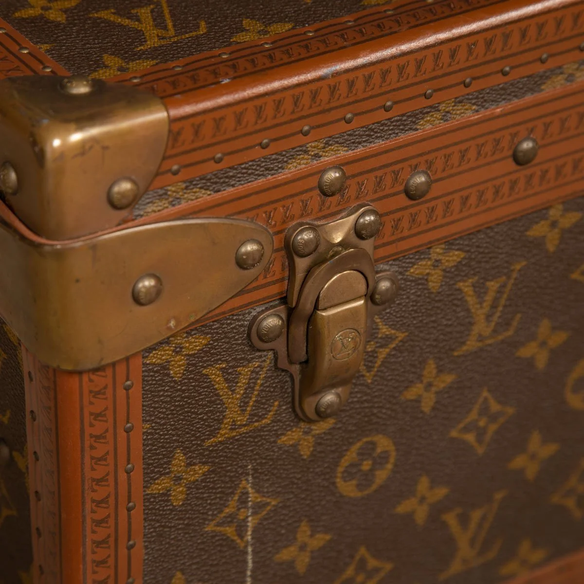 PUSHKIN ANTIQUES - LOUIS VUITTON SUITCASE IN MONOGRAM CANVAS, PARIS c.1970 3 - 27.jpg