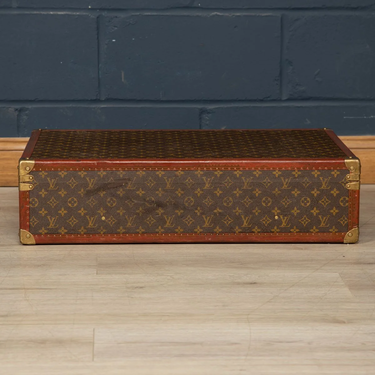 PUSHKIN ANTIQUES - LOUIS VUITTON SUITCASE IN MONOGRAM CANVAS, PARIS c.1970 4 - 18.jpg