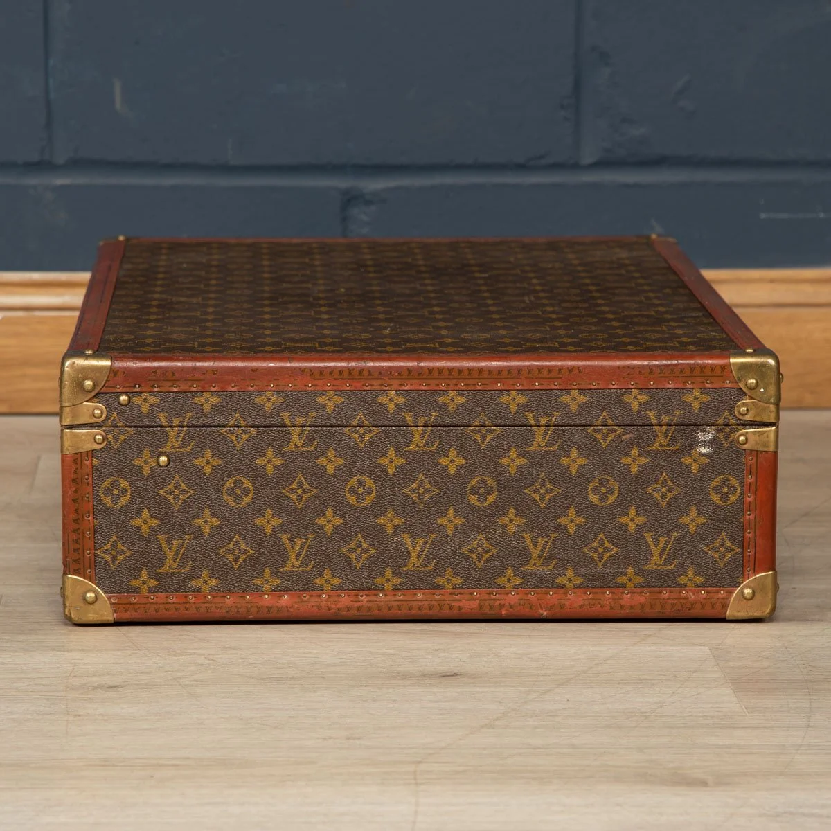 PUSHKIN ANTIQUES - LOUIS VUITTON SUITCASE IN MONOGRAM CANVAS, PARIS c.1970 4 - 19.jpg