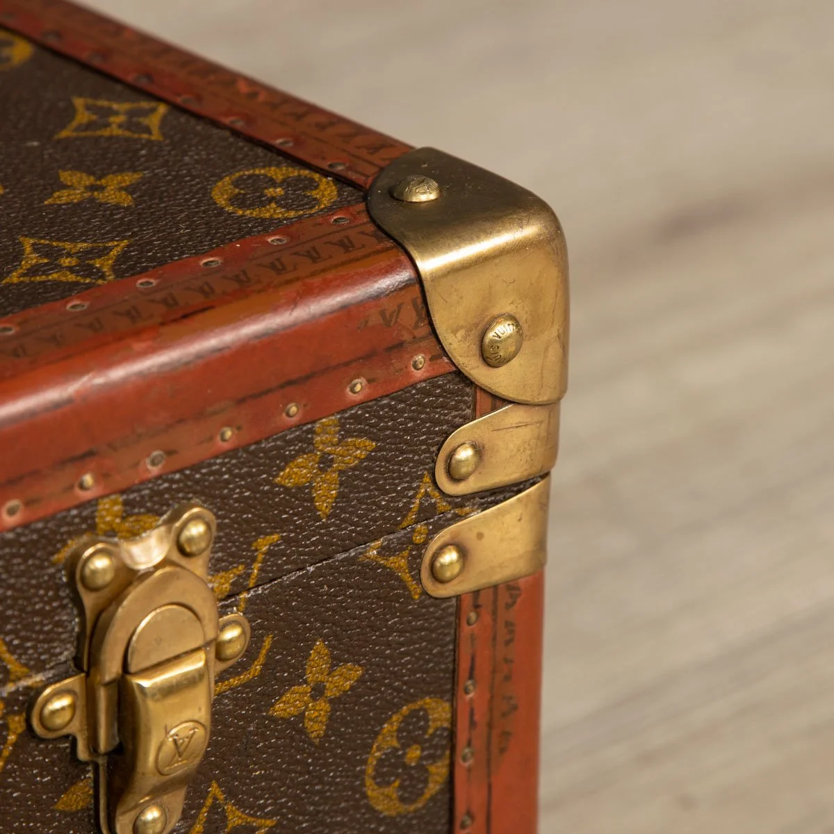 PUSHKIN ANTIQUES - LOUIS VUITTON SUITCASE IN MONOGRAM CANVAS, PARIS c.1970 4 - 29.jpg