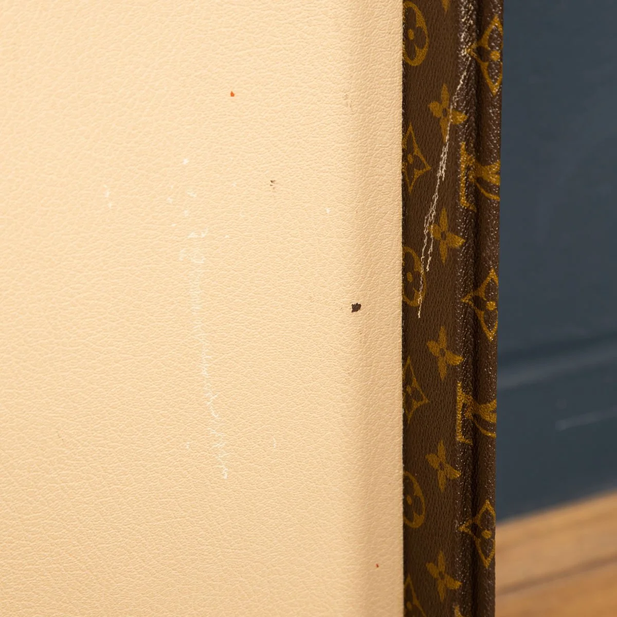 PUSHKIN ANTIQUES - LOUIS VUITTON SUITCASE IN MONOGRAM CANVAS, PARIS c.1970 4 - 27.jpg