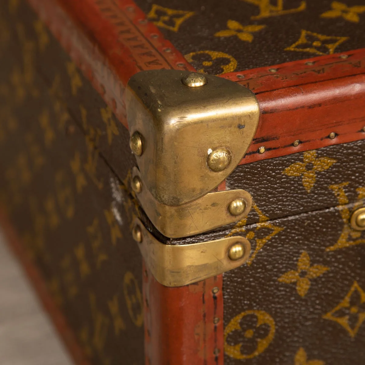 PUSHKIN ANTIQUES - LOUIS VUITTON SUITCASE IN MONOGRAM CANVAS, PARIS c.1970 4 - 32.jpg