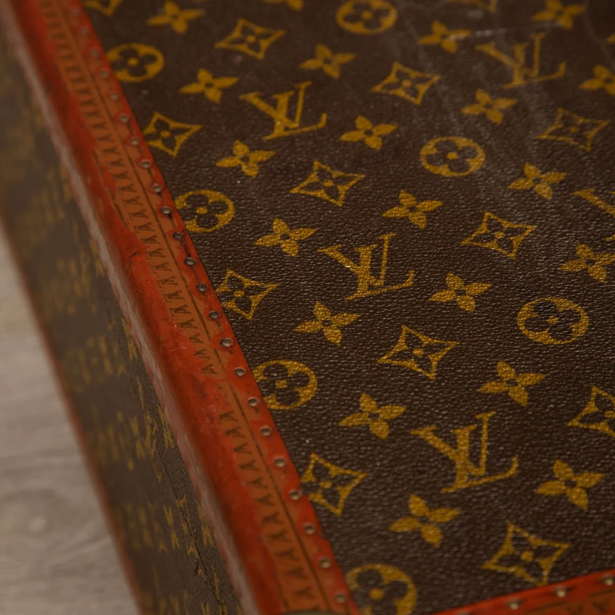 PUSHKIN ANTIQUES - LOUIS VUITTON SUITCASE IN MONOGRAM CANVAS, PARIS c.1970 4 - 34.jpg