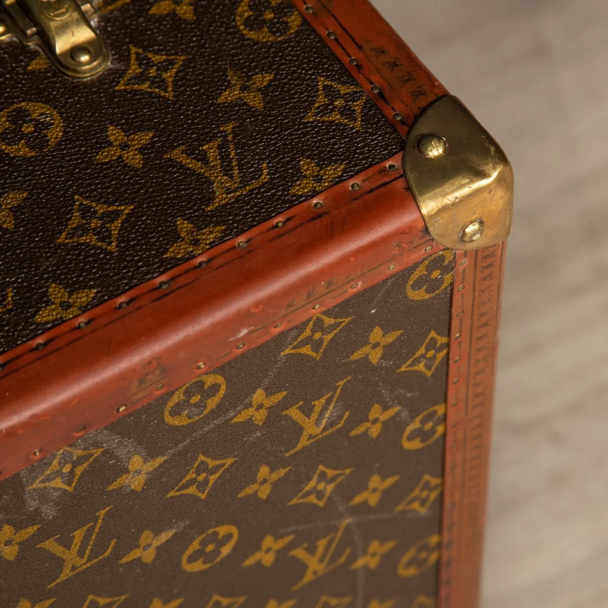 PUSHKIN ANTIQUES - LOUIS VUITTON SUITCASE IN MONOGRAM CANVAS, PARIS c.1970 4 - 39.jpg