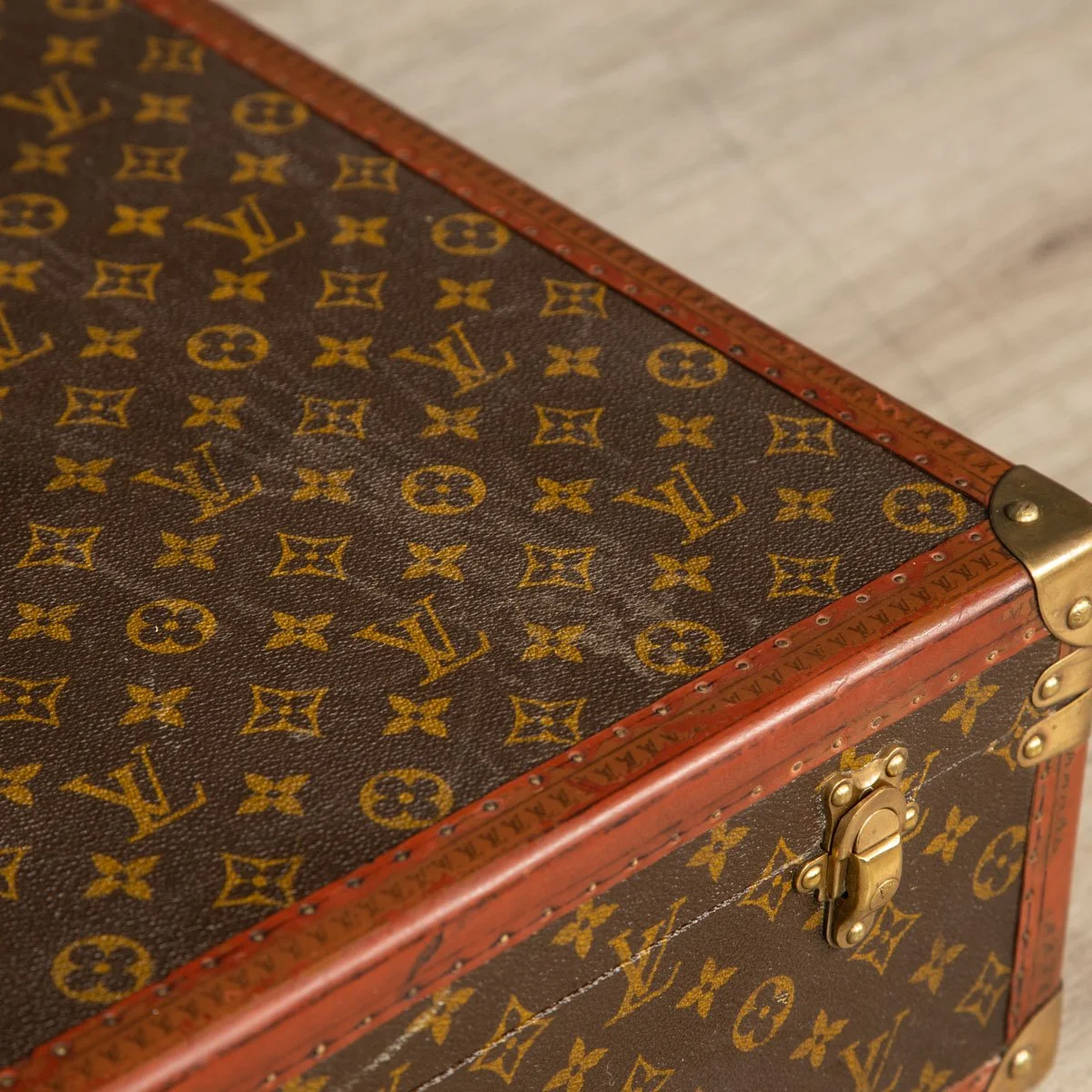 PUSHKIN ANTIQUES - LOUIS VUITTON SUITCASE IN MONOGRAM CANVAS, PARIS c.1970 4 - 36.jpg