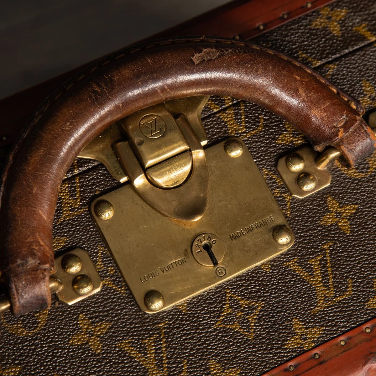 PUSHKIN ANTIQUES - LOUIS VUITTON SUITCASE IN MONOGRAM CANVAS, PARIS c.1970 4 - 38.jpg