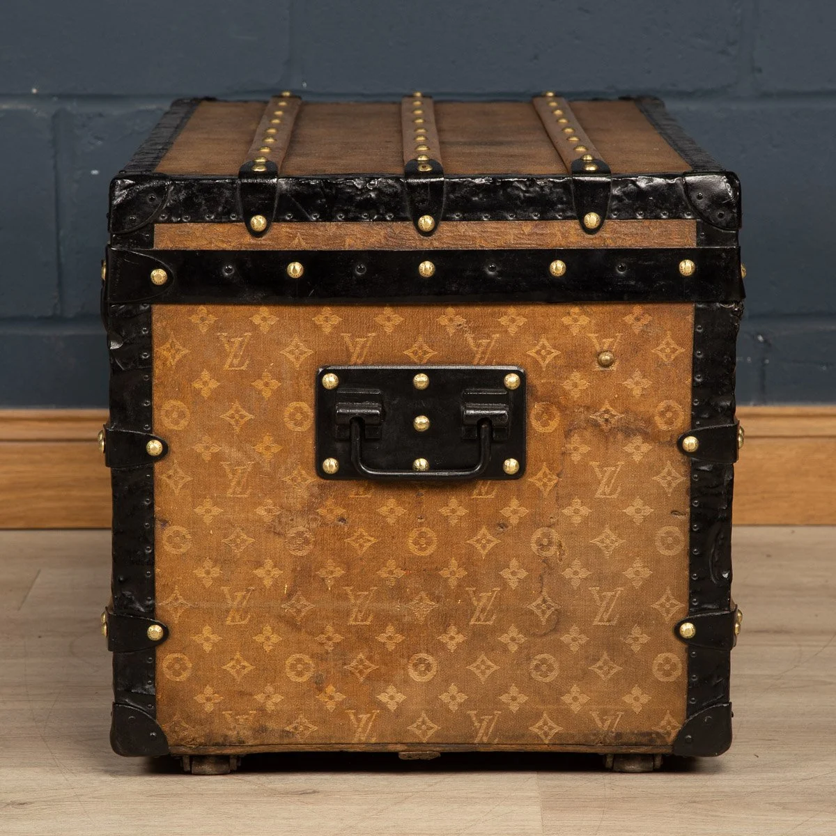 ANTIQUE 20thC LOUIS VUITTON TRUNK IN WOVEN CANVAS, PARIS c.1900 - 06.jpg