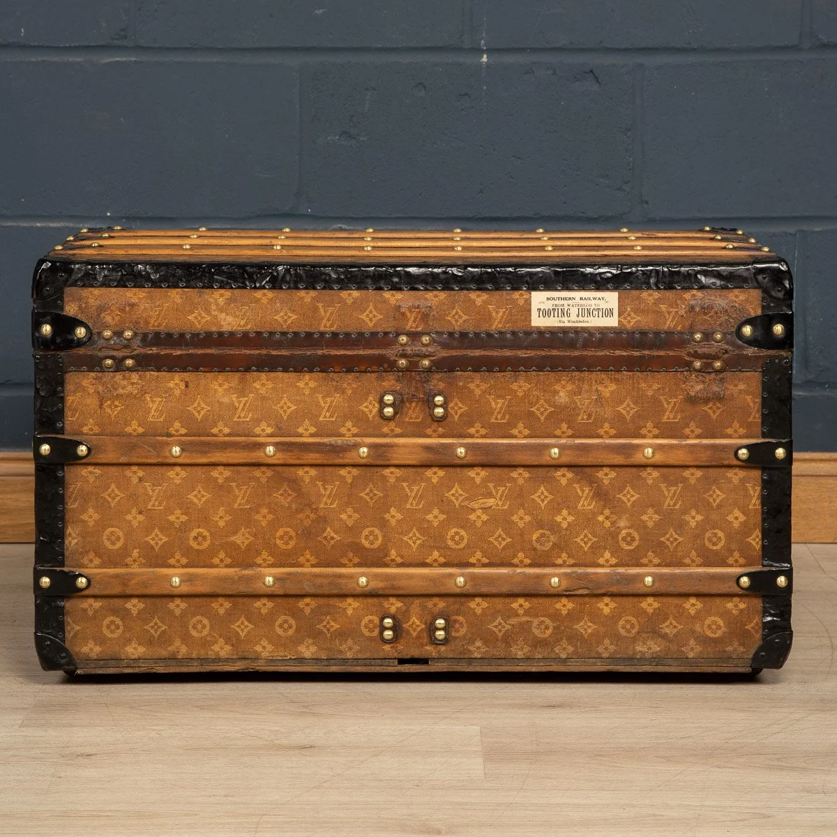 ANTIQUE 20thC LOUIS VUITTON TRUNK IN WOVEN CANVAS, PARIS c.1900 - 07.jpg