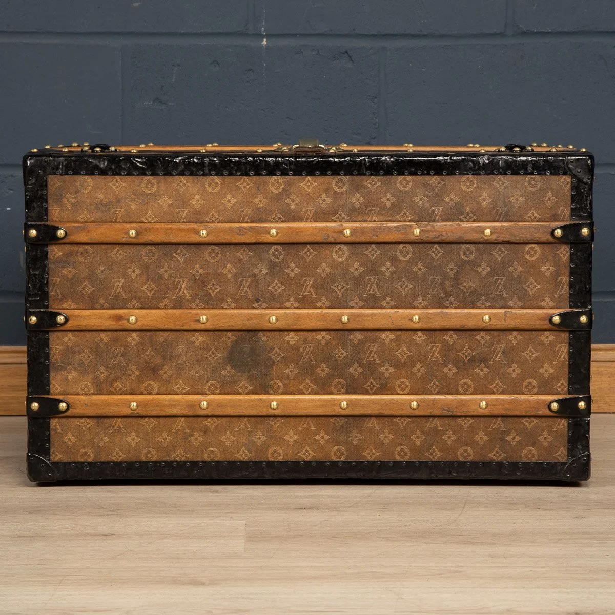 ANTIQUE 20thC LOUIS VUITTON TRUNK IN WOVEN CANVAS, PARIS c.1900 - 09.jpg