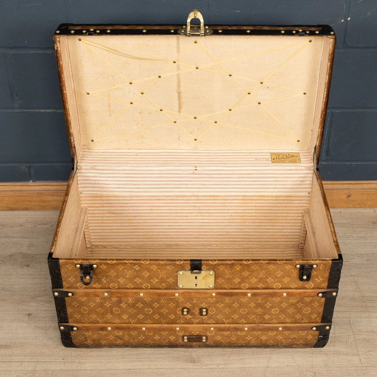 ANTIQUE 20thC LOUIS VUITTON TRUNK IN WOVEN CANVAS, PARIS c.1900 - 11.jpg