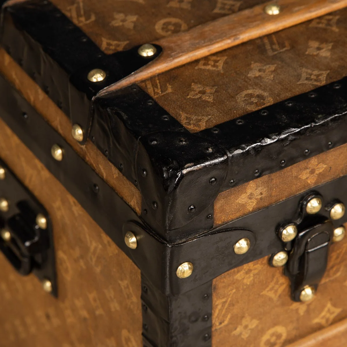 ANTIQUE 20thC LOUIS VUITTON TRUNK IN WOVEN CANVAS, PARIS c.1900 - 24.jpg