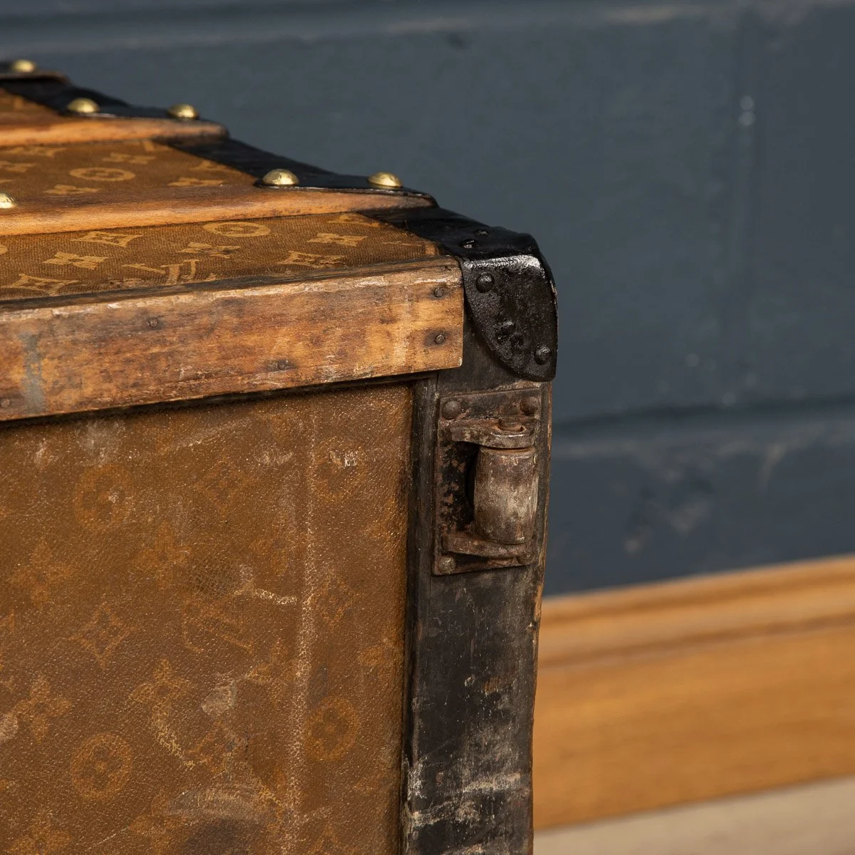 ANTIQUE 20thC LOUIS VUITTON TRUNK IN WOVEN CANVAS, PARIS c.1900 - 33.jpg