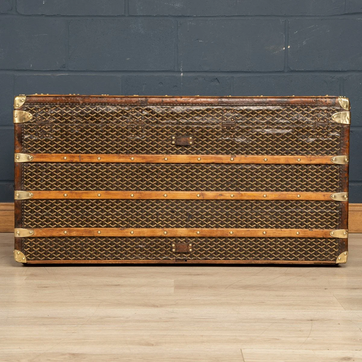 ANTIQUE 20thC GOYARD COURIER TRUNK IN CHEVRON PATERN, PARIS c.1900 - 06.jpg