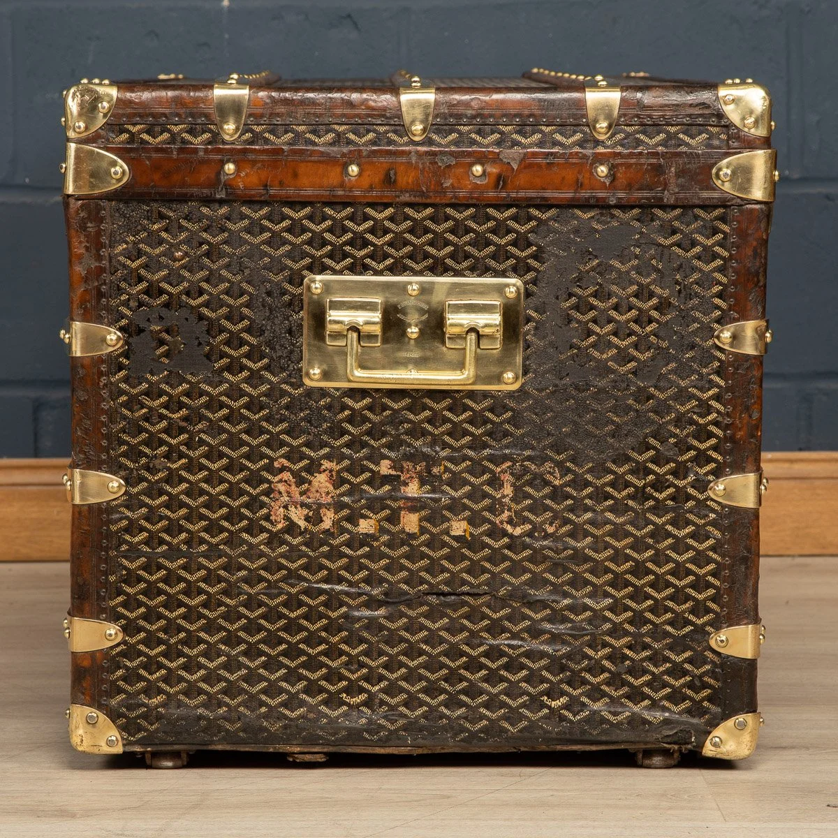 ANTIQUE 20thC GOYARD COURIER TRUNK IN CHEVRON PATERN, PARIS c.1900 - 07.jpg