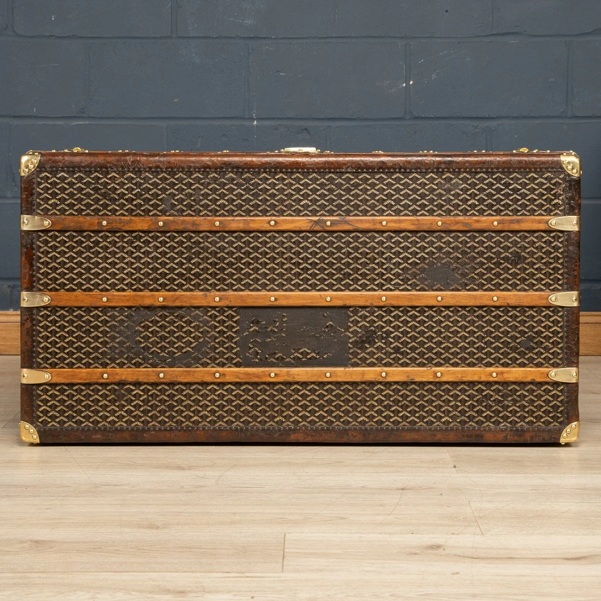 ANTIQUE 20thC GOYARD COURIER TRUNK IN CHEVRON PATERN, PARIS c.1900 - 09.jpg