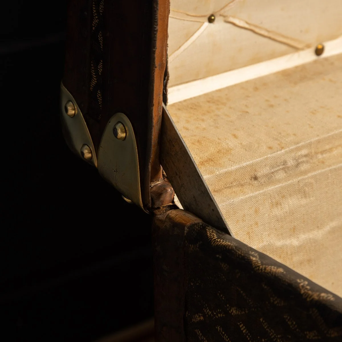 ANTIQUE 20thC GOYARD COURIER TRUNK IN CHEVRON PATERN, PARIS c.1900 - 13.jpg