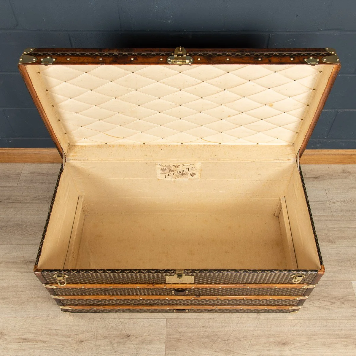 ANTIQUE 20thC GOYARD COURIER TRUNK IN CHEVRON PATERN, PARIS c.1900 - 14.jpg
