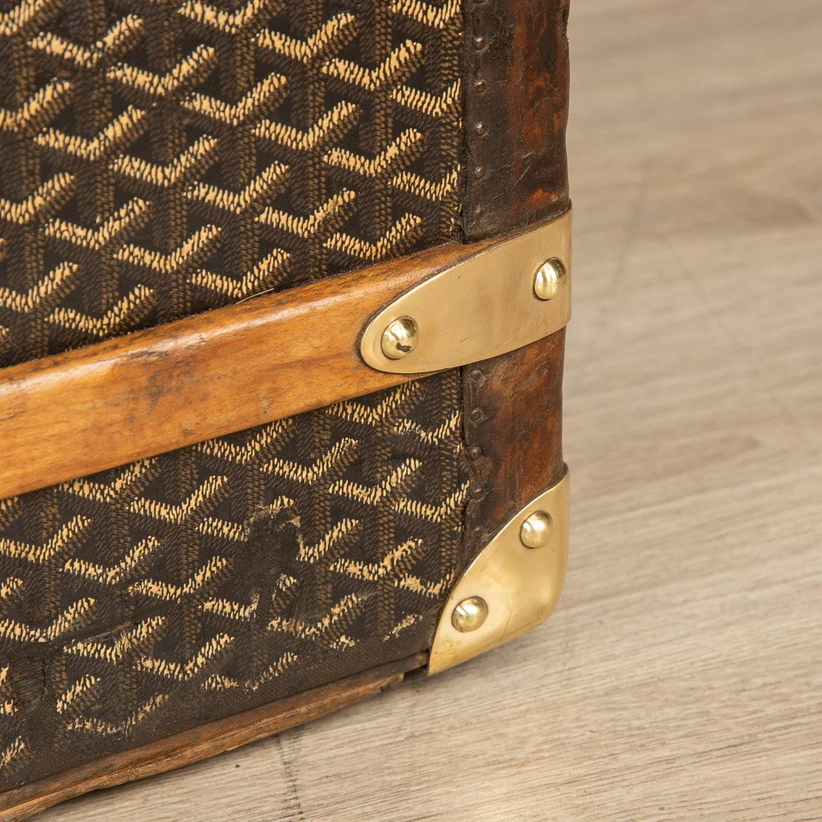 ANTIQUE 20thC GOYARD COURIER TRUNK IN CHEVRON PATERN, PARIS c.1900 - 17.jpg
