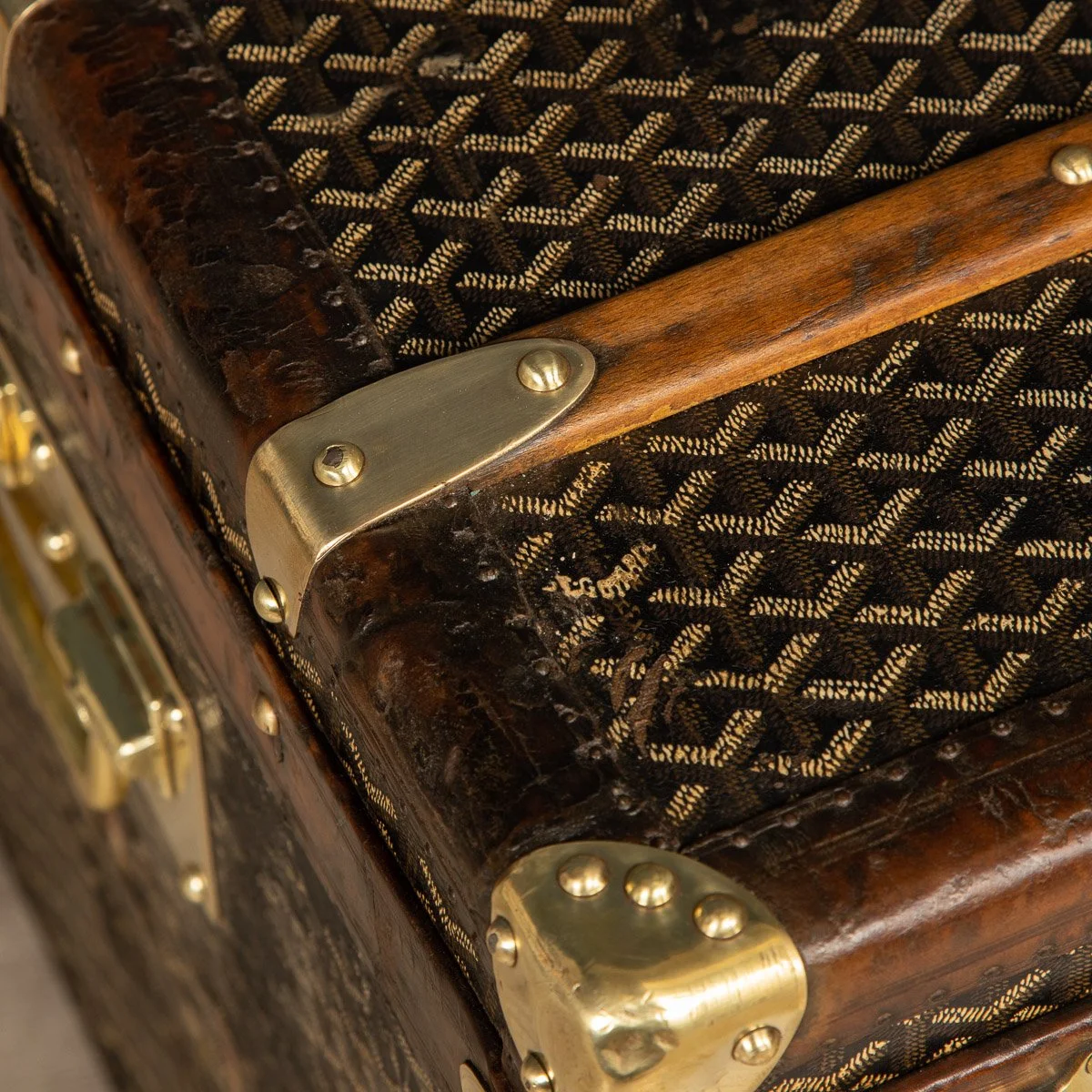 ANTIQUE 20thC GOYARD COURIER TRUNK IN CHEVRON PATERN, PARIS c.1900 - 19.jpg