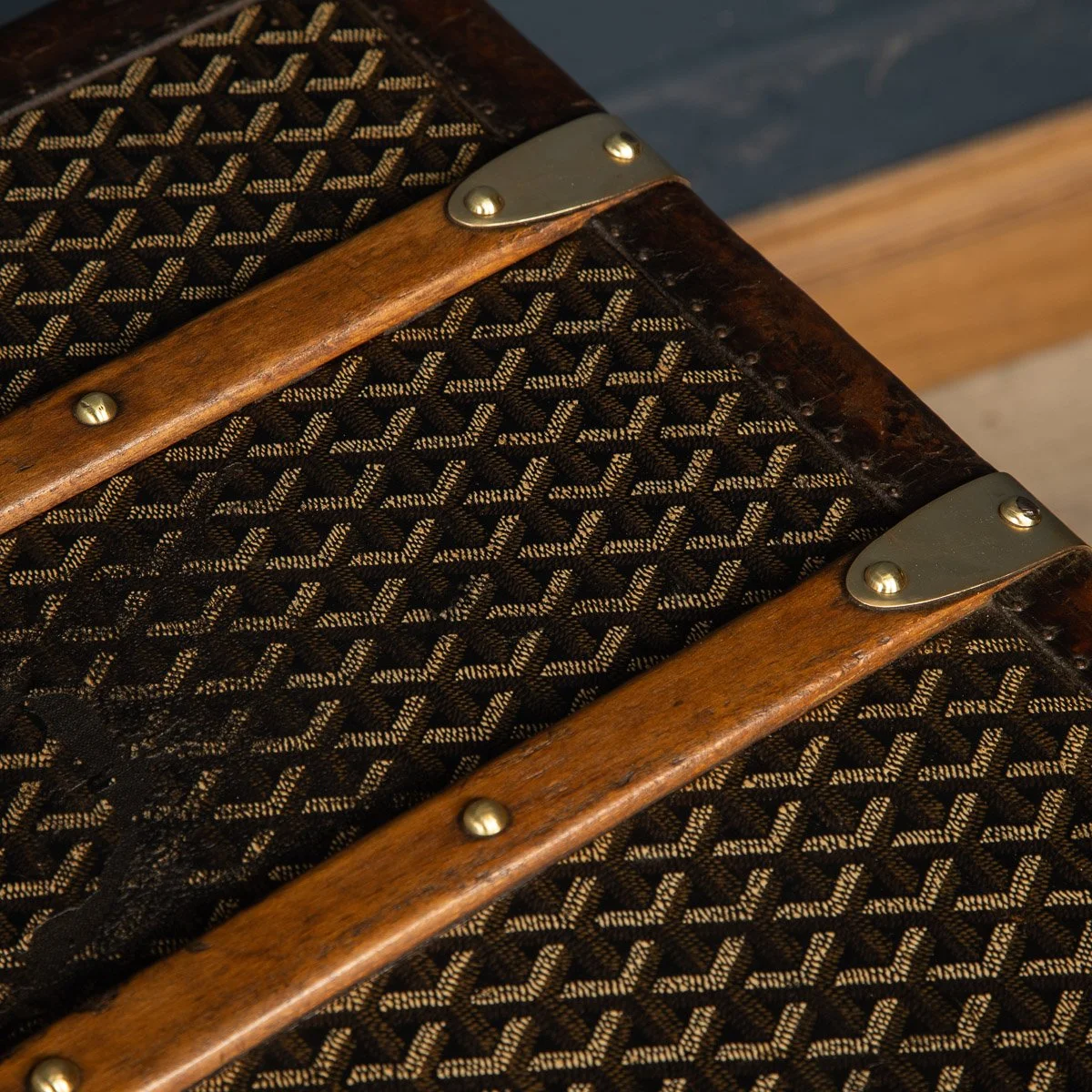 ANTIQUE 20thC GOYARD COURIER TRUNK IN CHEVRON PATERN, PARIS c.1900 - 23.jpg