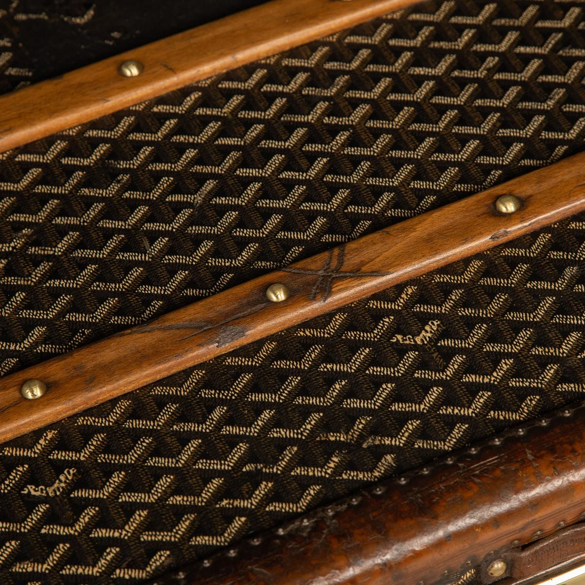 ANTIQUE 20thC GOYARD COURIER TRUNK IN CHEVRON PATERN, PARIS c.1900 - 24.jpg