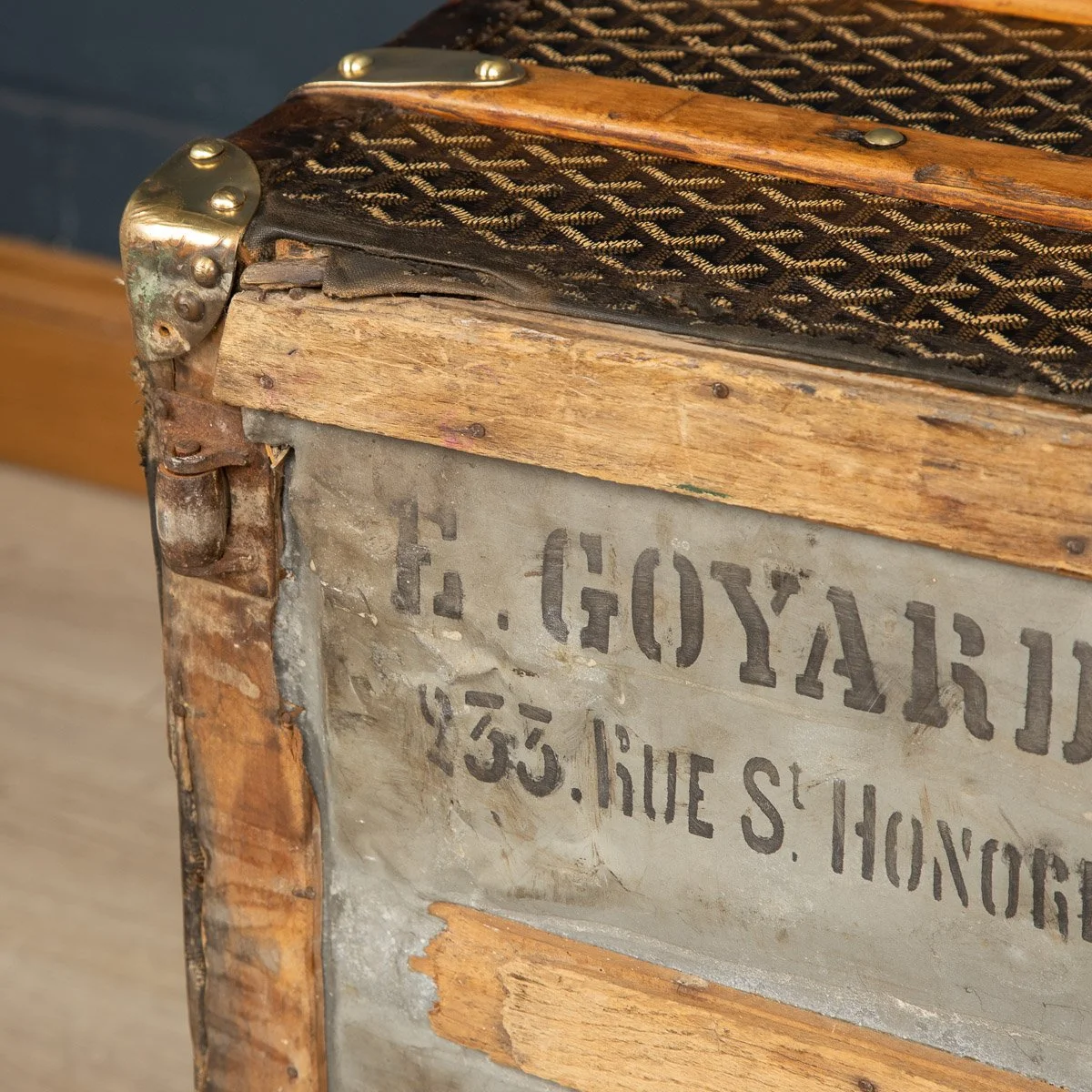 ANTIQUE 20thC GOYARD COURIER TRUNK IN CHEVRON PATERN, PARIS c.1900 - 29.jpg