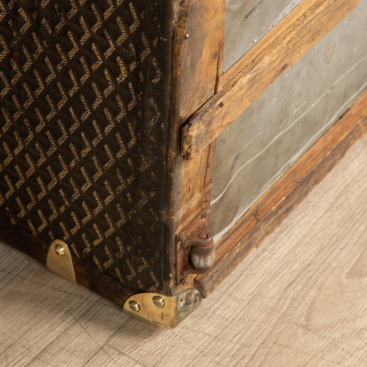 ANTIQUE 20thC GOYARD COURIER TRUNK IN CHEVRON PATERN, PARIS c.1900 - 31.jpg