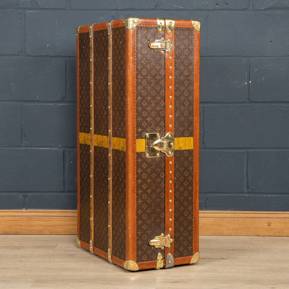 Pre-Order] Louis Vuitton Leather Trunk Unfolds Into A Gorgeous