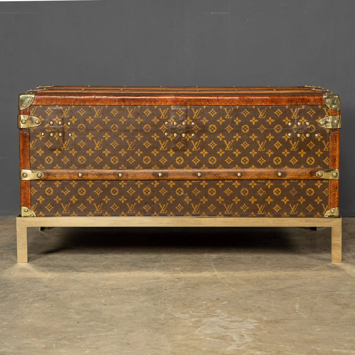 ANTIQUE 20thC LOUIS VUITTON CABIN TRUNK ON A BESPOKE BRASS STAND, PARIS c.1920 - 05.jpg