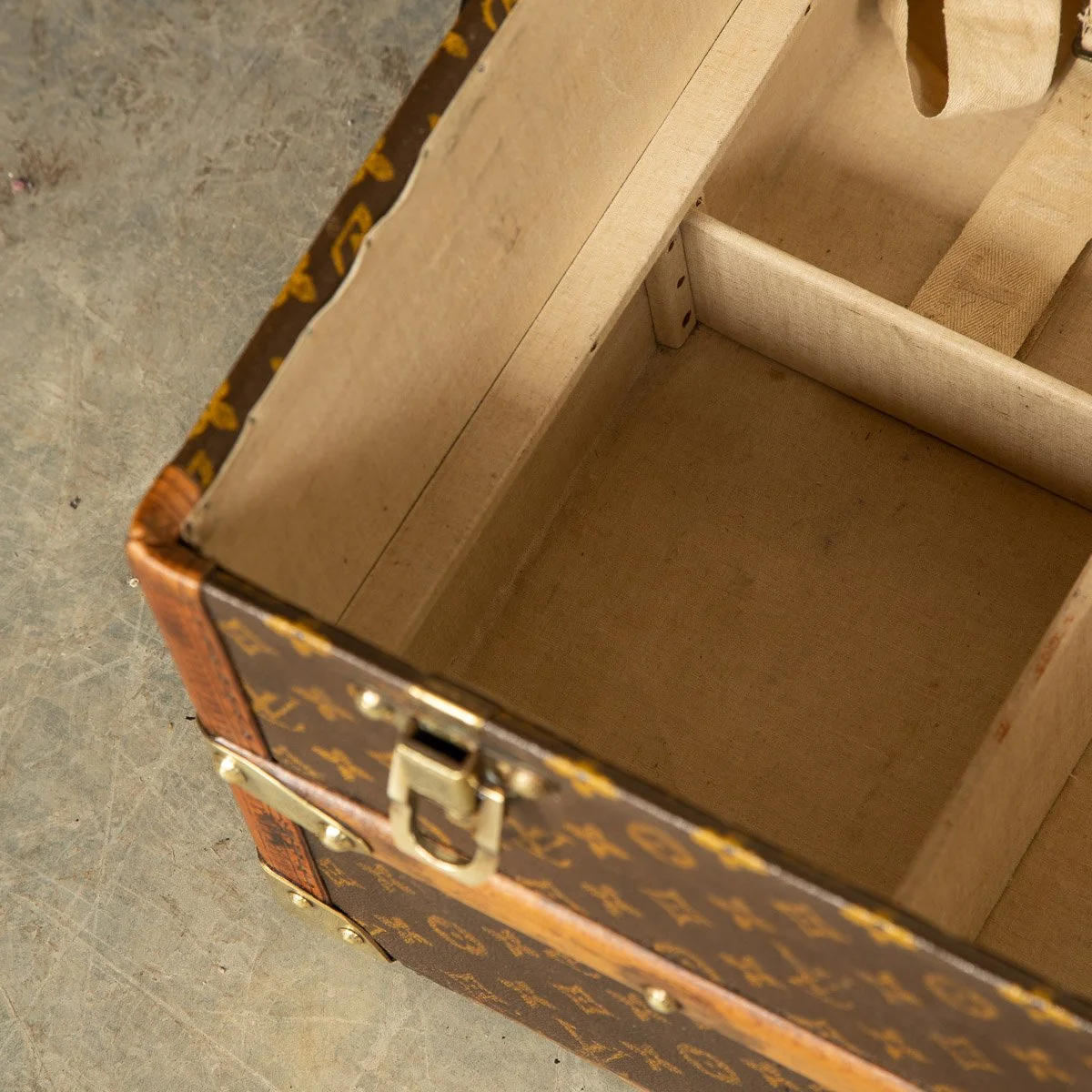ANTIQUE 20thC LOUIS VUITTON CABIN TRUNK ON A BESPOKE BRASS STAND, PARIS c.1920 - 12.jpg