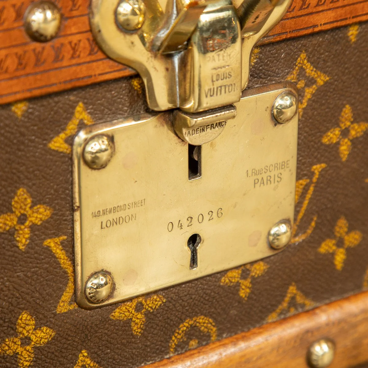 ANTIQUE 20thC LOUIS VUITTON CABIN TRUNK ON A BESPOKE BRASS STAND, PARIS c.1920 - 19.jpg