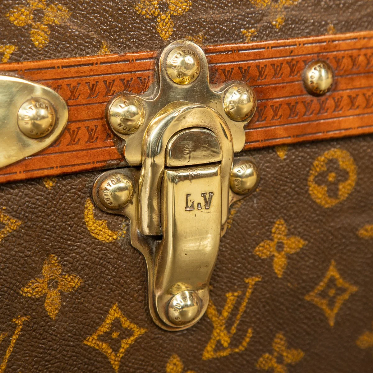 ANTIQUE 20thC LOUIS VUITTON CABIN TRUNK ON A BESPOKE BRASS STAND, PARIS c.1920 - 21.jpg