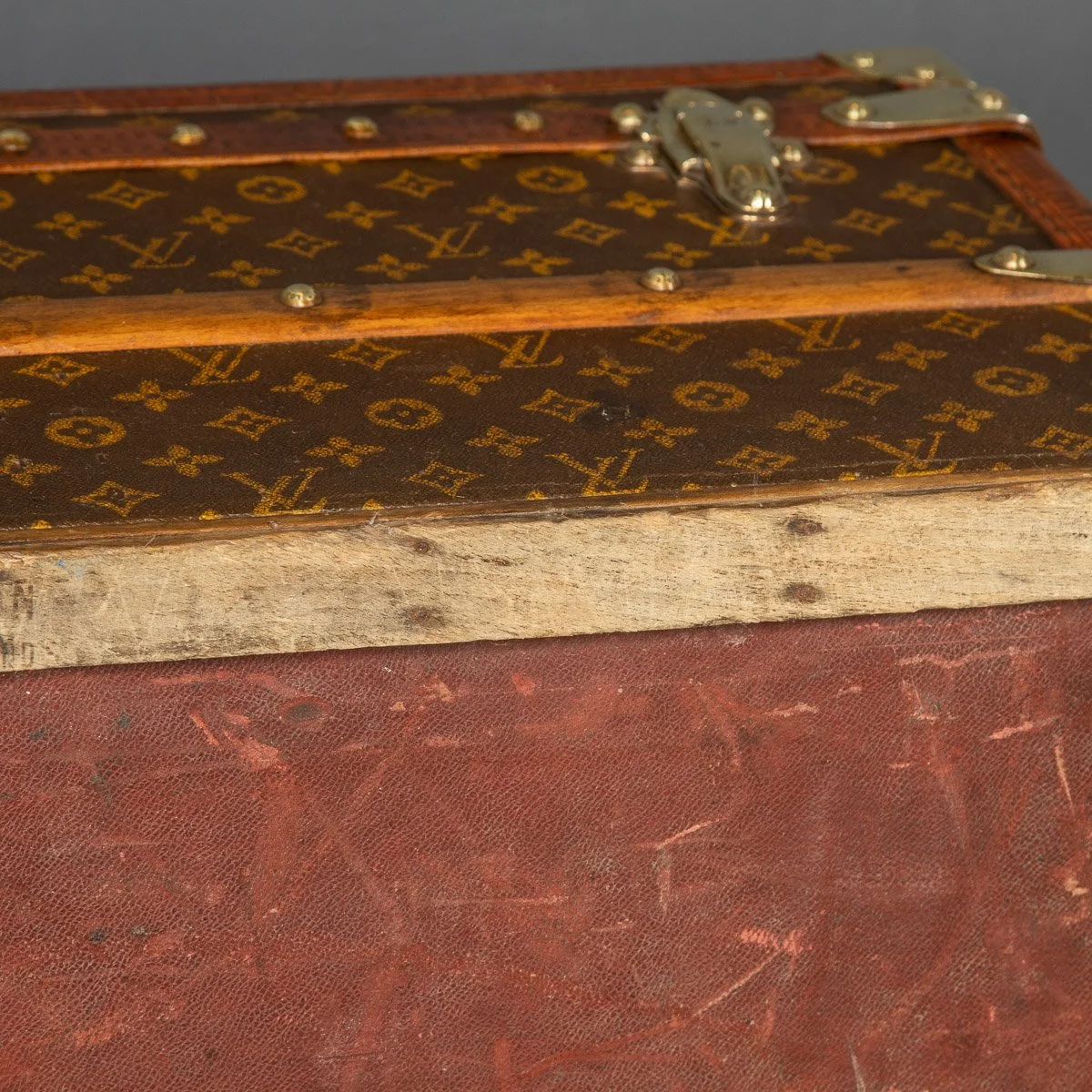 ANTIQUE 20thC LOUIS VUITTON CABIN TRUNK ON A BESPOKE BRASS STAND, PARIS c.1920 - 23.jpg