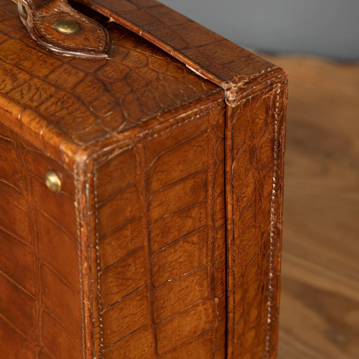 ANTIQUE 19thC VICTORIAN CROCODILE LEATHER OVERNIGHT CASE BY WJ MILNE c.1890 - 19.jpg