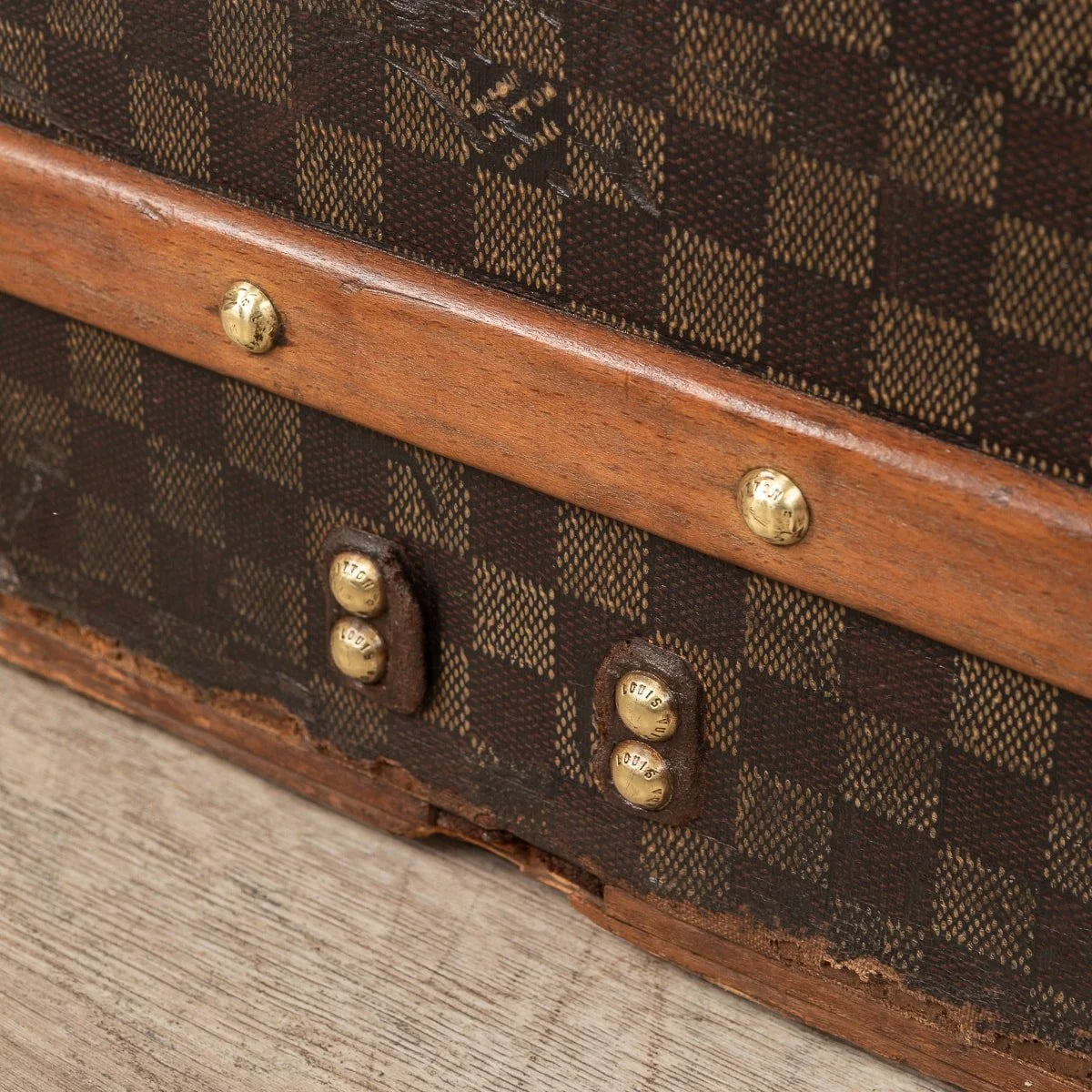 PUSHKIN ANTIQUES - ANTIQUE 20thC LOUIS VUITTON TRUNK IN DAMIER CANVAS, PARIS c.1900 - 35.jpg