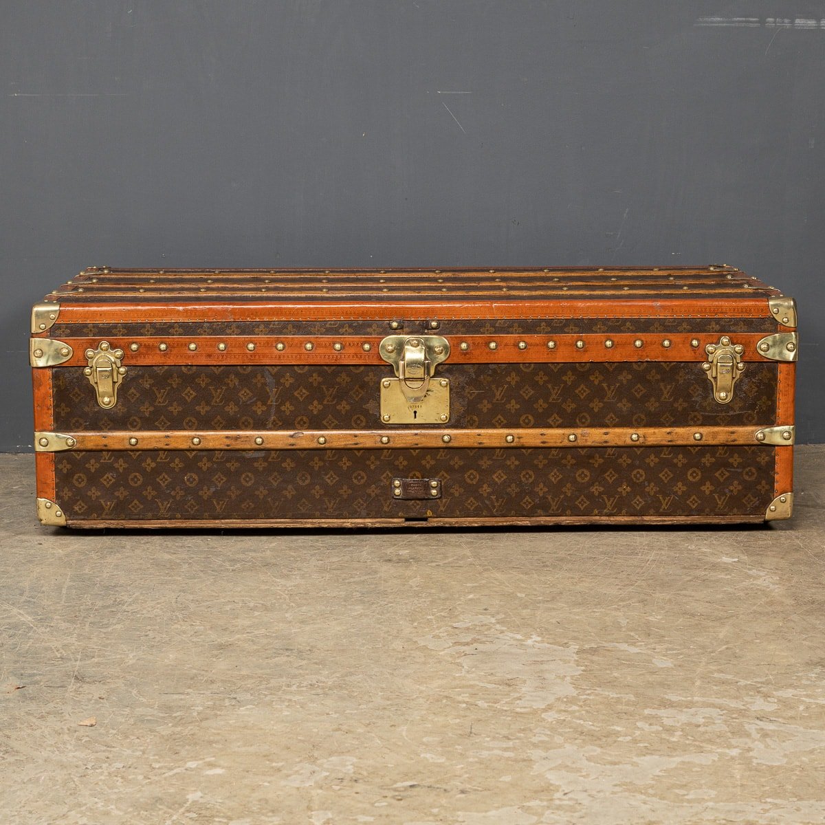 PUSHKIN ANTIQUES - ANTIQUE 20thC LOUIS VUITTON CABIN TRUNK IN MONOGRAM CANVAS, FRANCE c.1930 - 04.jpg