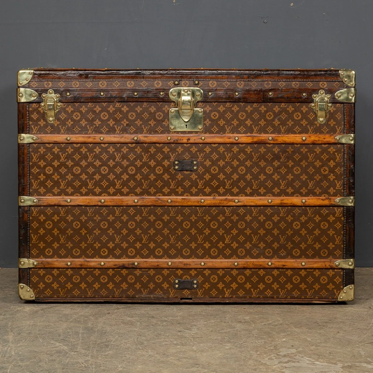 PUSHKIN ANTIQUES - 20thC LOUIS VUITTON CABIN TRUNK IN MONOGRAM CANVAS, PARIS c.1930 - 05.jpg