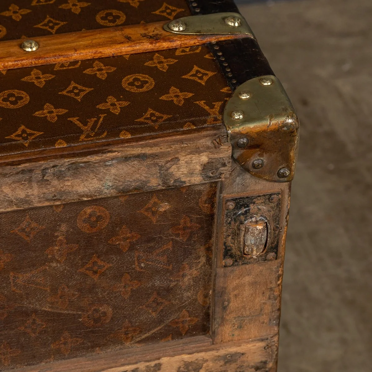 PUSHKIN ANTIQUES - 20thC LOUIS VUITTON CABIN TRUNK IN MONOGRAM CANVAS, PARIS c.1930 - 17.jpg