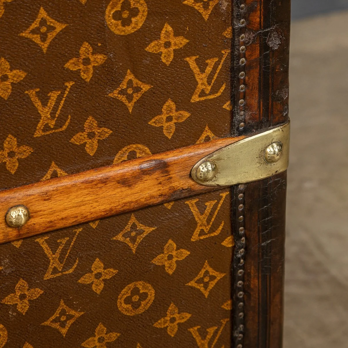 PUSHKIN ANTIQUES - 20thC LOUIS VUITTON CABIN TRUNK IN MONOGRAM CANVAS, PARIS c.1930 - 32.jpg