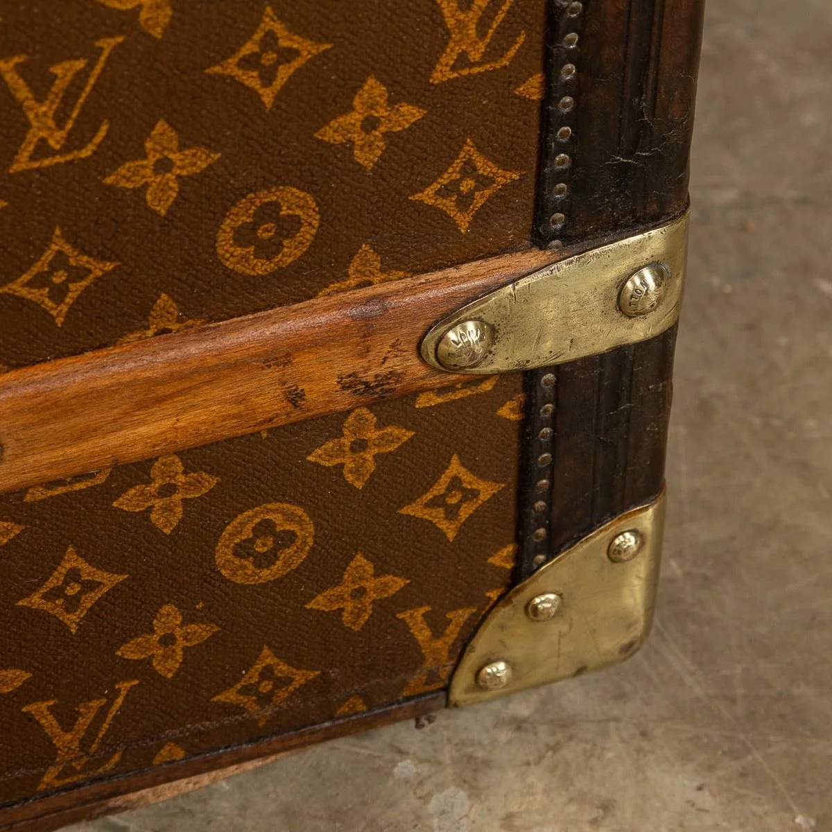 PUSHKIN ANTIQUES - 20thC LOUIS VUITTON CABIN TRUNK IN MONOGRAM CANVAS, PARIS c.1930 - 31.jpg