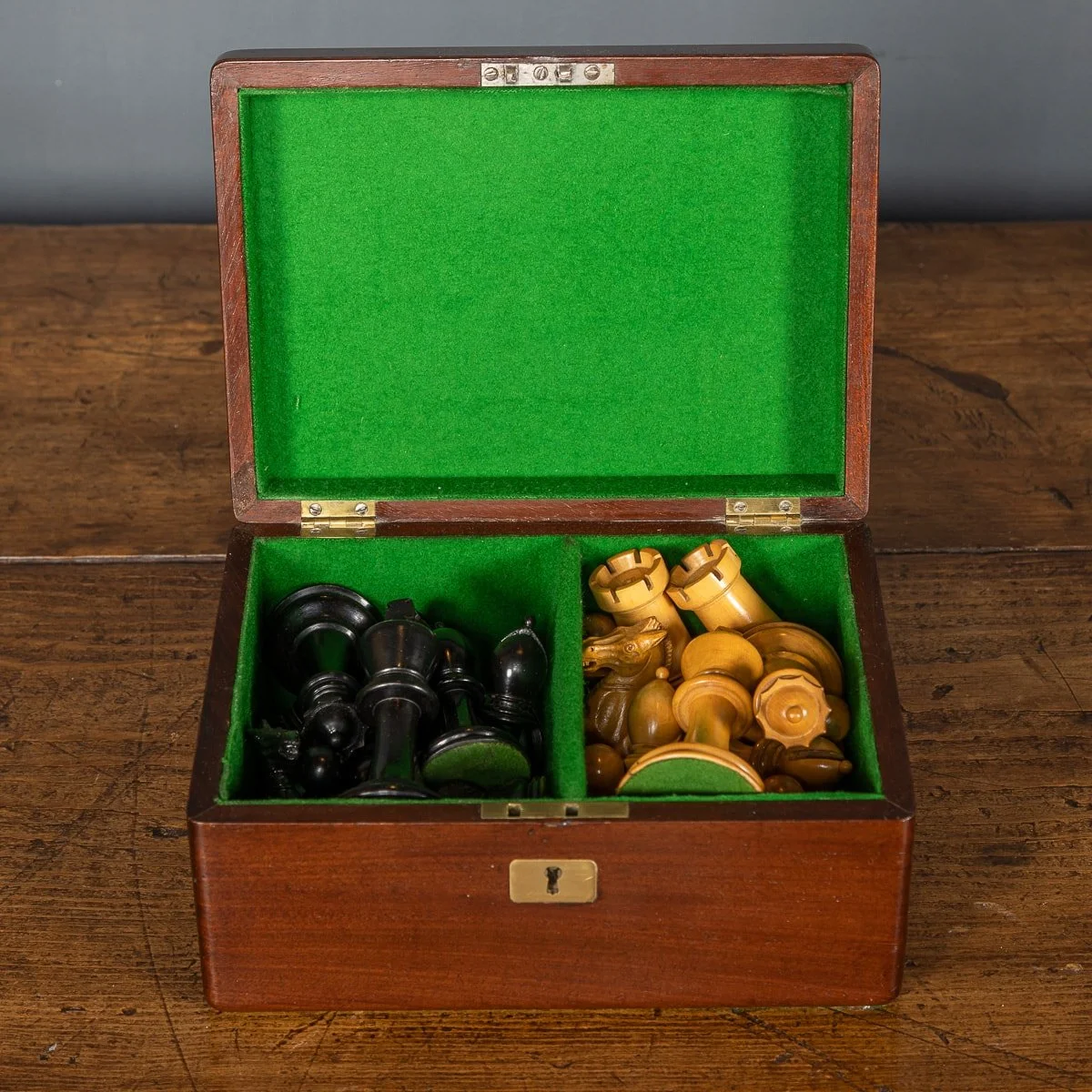 PUSHKIN ANTIQUES - ANTIQUE 20thC BRITISH MAHOGANY CASED CHESS SET, STAUNTON c.1920 - 04.jpg
