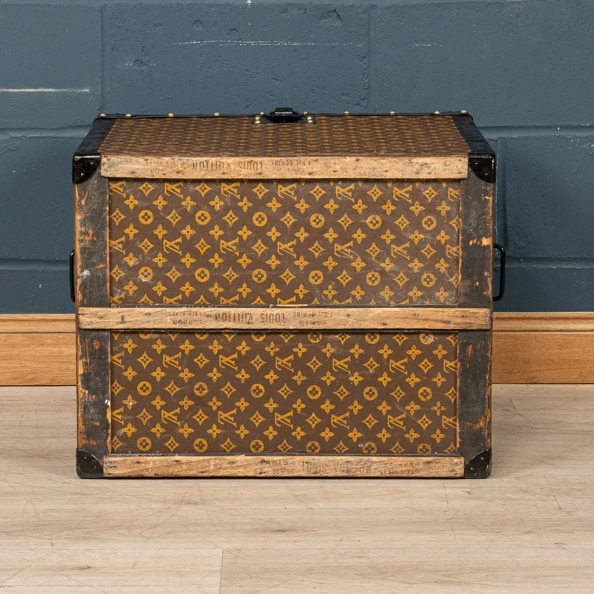 PUSHKIN ANTIQUES - ANTIQUE 20thC LOUIS VUITTON HAT TRUNK c.1900 - 09.jpg