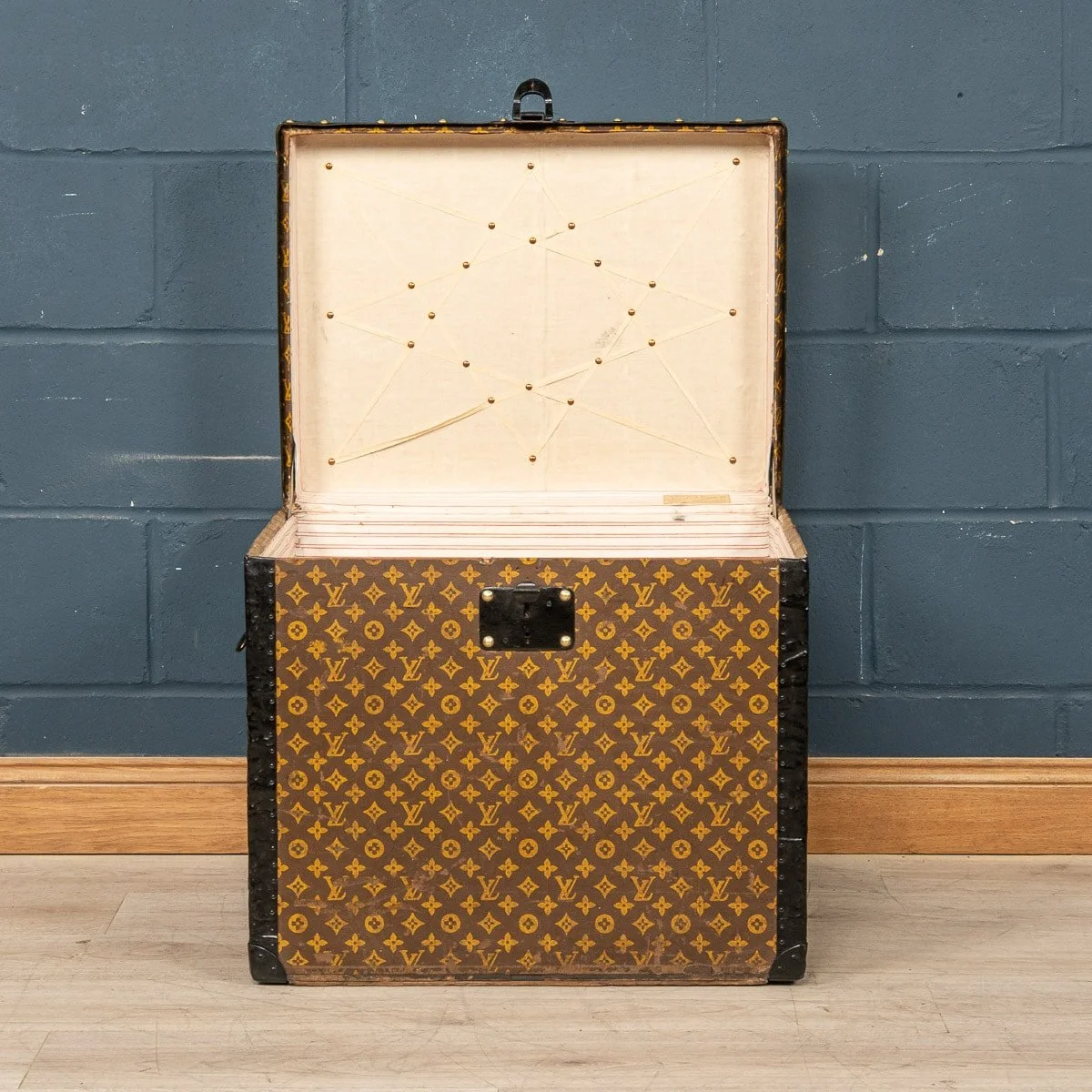 PUSHKIN ANTIQUES - ANTIQUE 20thC LOUIS VUITTON HAT TRUNK c.1900 - 10.jpg