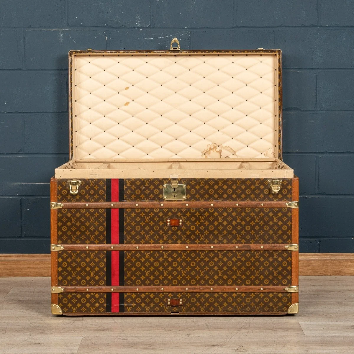 PUSHKIN ANTIQUES - ANTIQUE 20thC LOUIS VUITTON %22MALLE HAUTE%22 TRUNK IN MONOGRAM CANVAS, PARIS c.1910 - 10.jpg