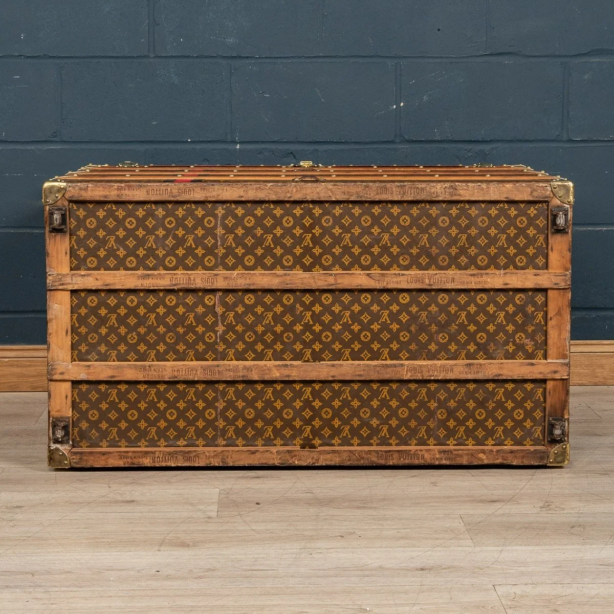PUSHKIN ANTIQUES - ANTIQUE 20thC LOUIS VUITTON %22MALLE HAUTE%22 TRUNK IN MONOGRAM CANVAS, PARIS c.1910 - 08.jpg