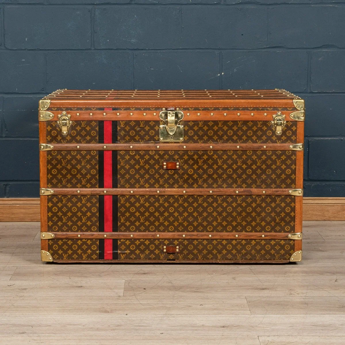 PUSHKIN ANTIQUES - ANTIQUE 20thC LOUIS VUITTON %22MALLE HAUTE%22 TRUNK IN MONOGRAM CANVAS, PARIS c.1910 - 04.jpg