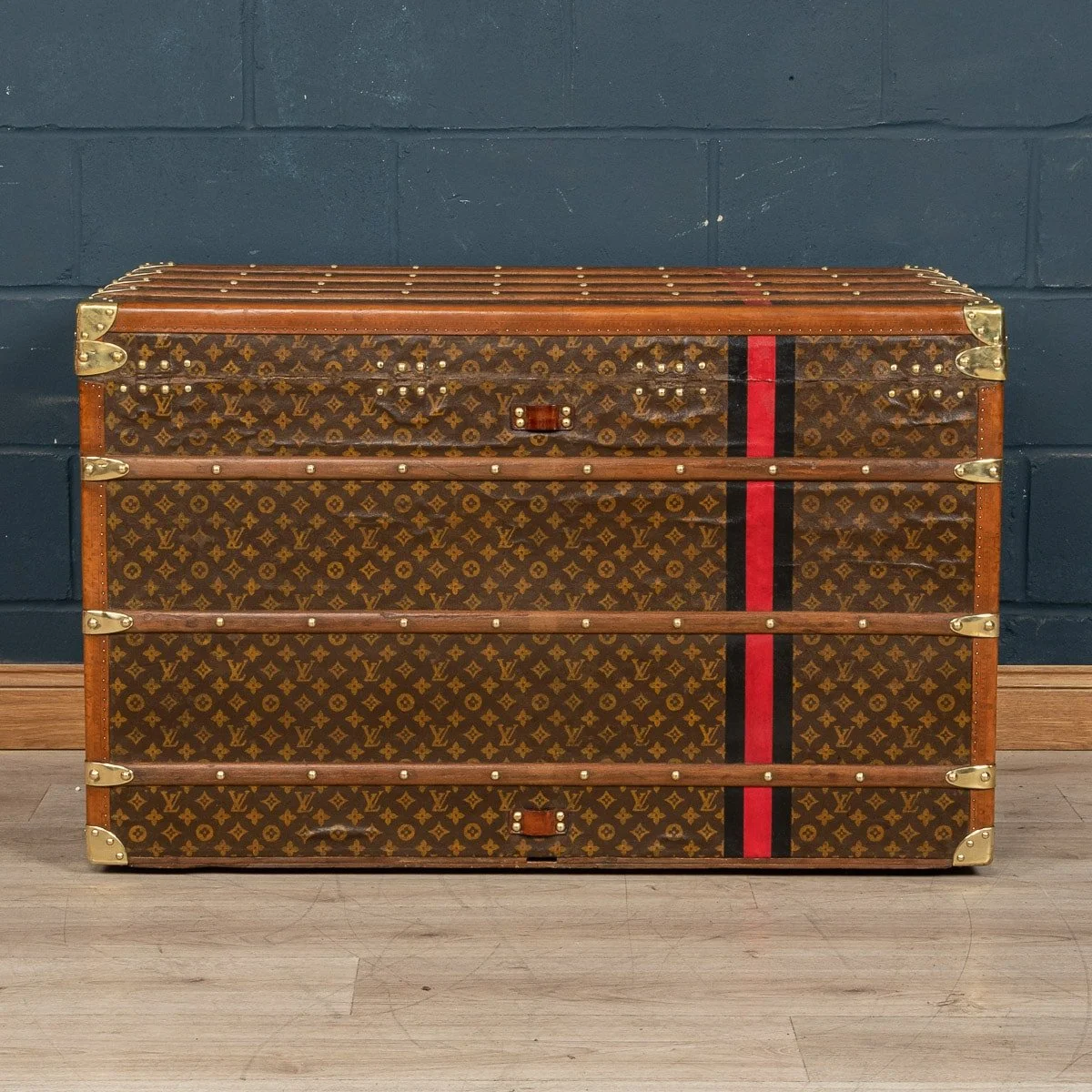 PUSHKIN ANTIQUES - ANTIQUE 20thC LOUIS VUITTON %22MALLE HAUTE%22 TRUNK IN MONOGRAM CANVAS, PARIS c.1910 - 06.jpg