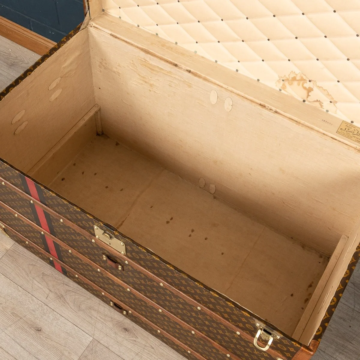 PUSHKIN ANTIQUES - ANTIQUE 20thC LOUIS VUITTON %22MALLE HAUTE%22 TRUNK IN MONOGRAM CANVAS, PARIS c.1910 - 16.jpg